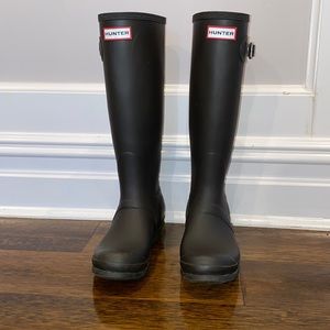 Brown hunter boots 7/8 worn 2x best offer
